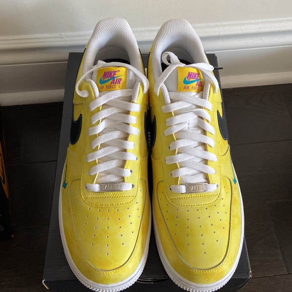 NIKE AIR FORCE 1 ‘07 LV8 3. LOVE, PEACE & BASKETBALL - Picture 4 of 7